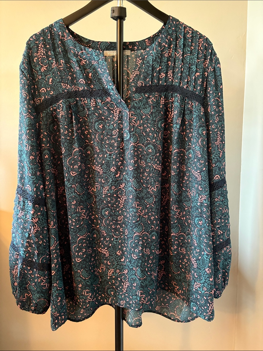 Daniel Rainn Size XXL Paisley Printed Long-Sleeve Blouse in Green & Pink